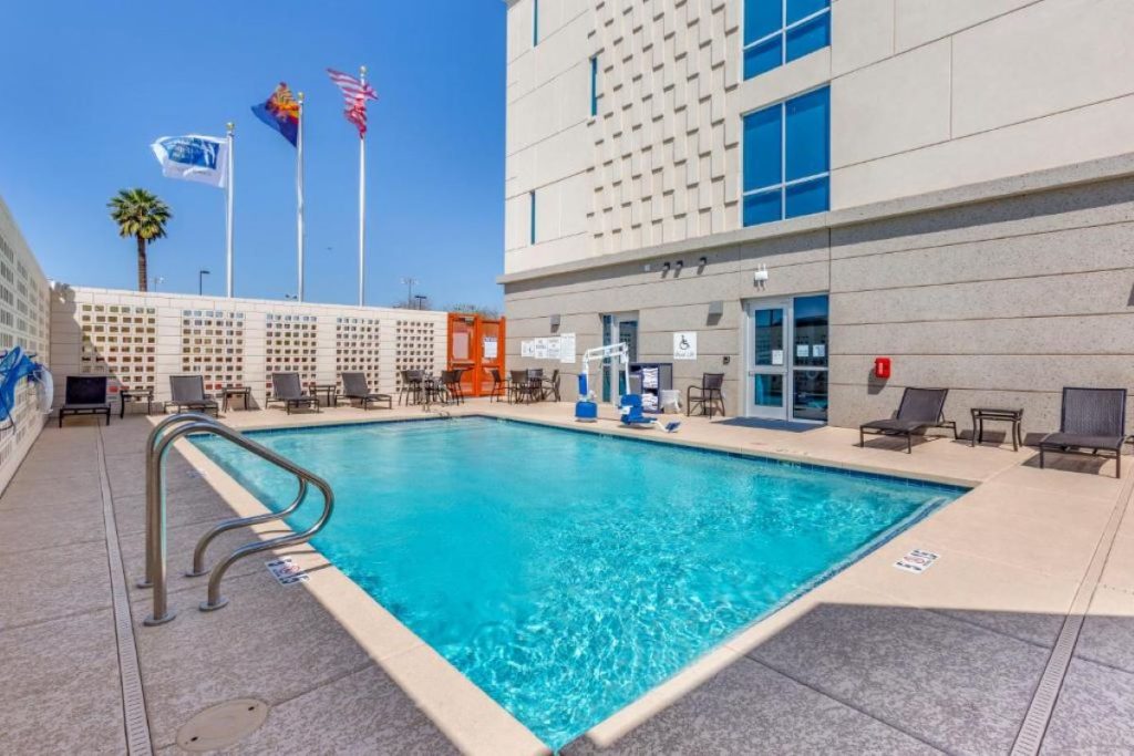 An outdoor swimming pool at the Holiday Inn Express Phoenix Downtown Hotel.